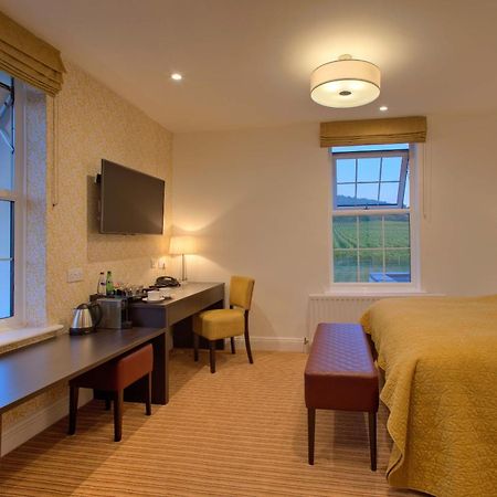 Denbies Vineyard Hotel دوركينغ الغرفة الصورة