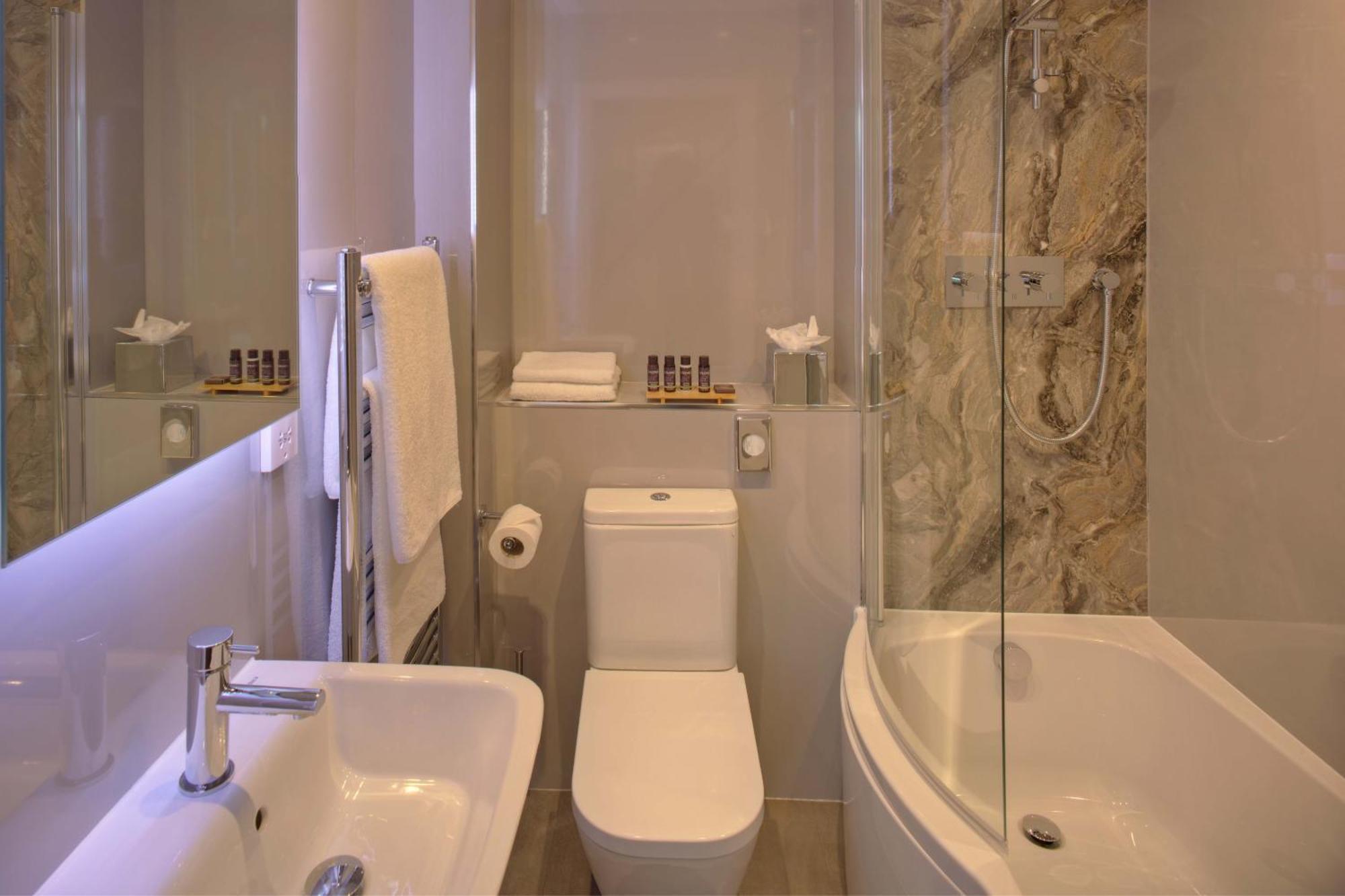 Denbies Vineyard Hotel دوركينغ الغرفة الصورة